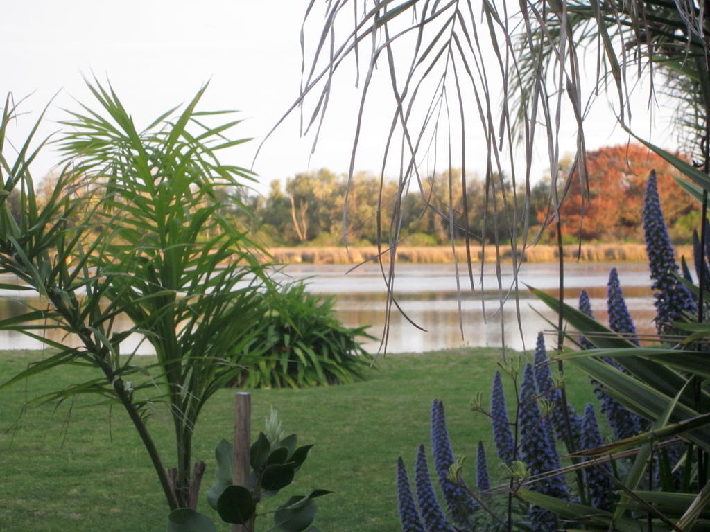 Lakes Entrance Waterfront Cottages With King Beds Exterior photo