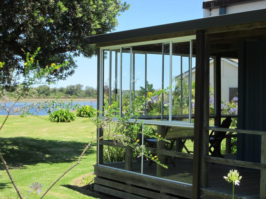 Lakes Entrance Waterfront Cottages With King Beds Exterior photo